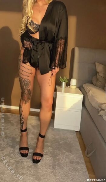 Full leaked Xlaura private onlyfans photo