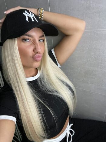 Full leaked Youririshblondie private onlyfans photo